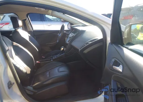 2015 Ford Focus Se z USA, uszkodzony, nr VIN 1FADP3K23FL318527